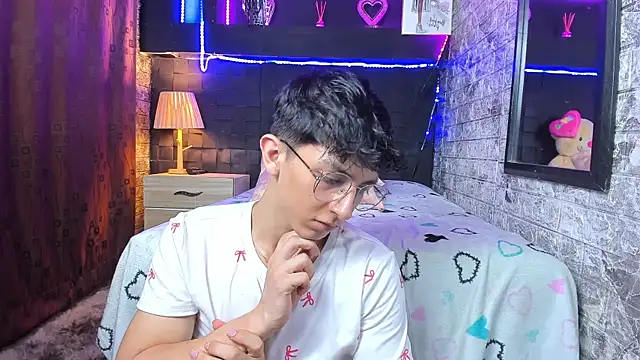 ElanGiraldo Webcam show