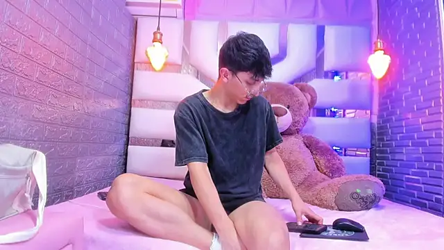 ElanGiraldo Show in webcam