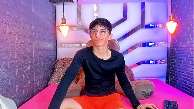 ElanGiraldo's Webcam Show