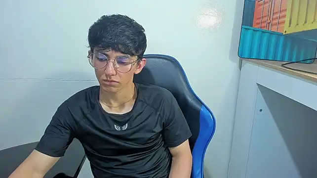 ElanGiraldo Webcam show