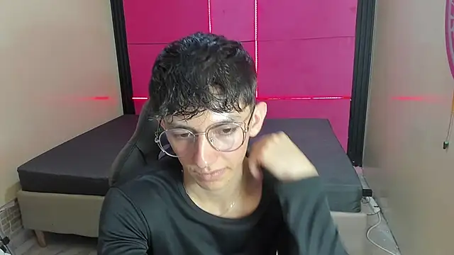 ElanGiraldo Show Webcam