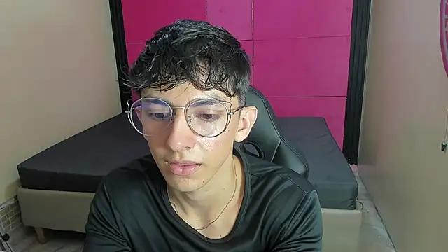 הופעת וובקאם של ElanGiraldo