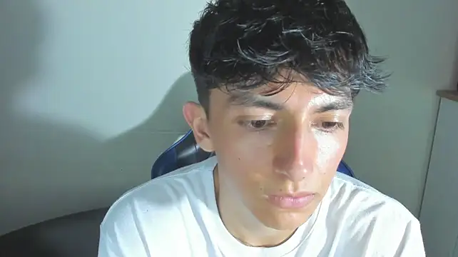 ElanGiraldo Webcam show
