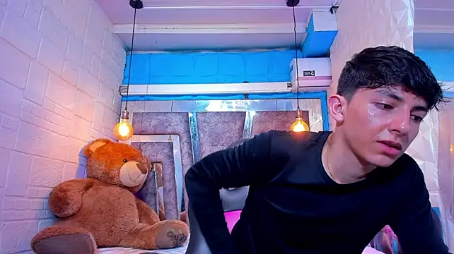הופעת וובקאם של ElanGiraldo