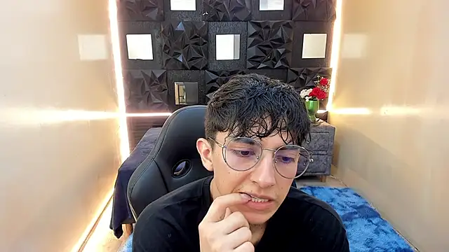 ElanGiraldo's Webcam Show