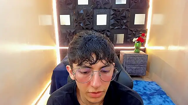 ElanGiraldo Webcam show