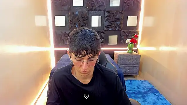 ElanGiraldo Webcam Show
