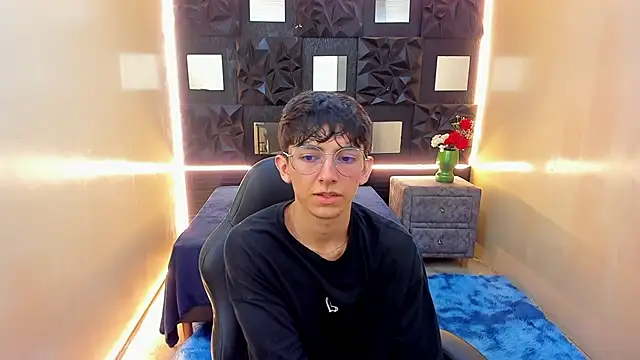 ElanGiraldo Webcam Show