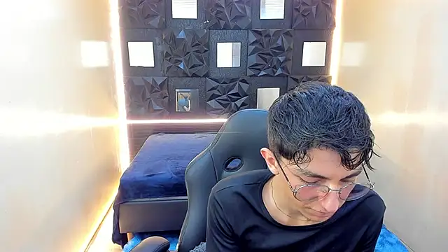 ElanGiraldo Show Webcam