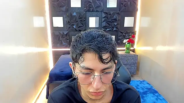 ElanGiraldo Webcam Show