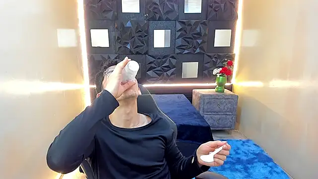 ElanGiraldo Show Webcam