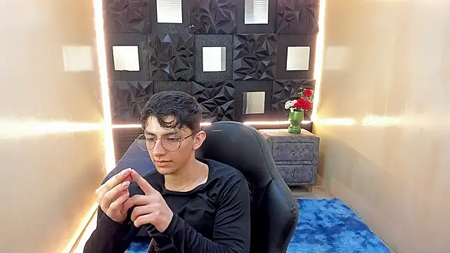 ElanGiraldo: вебкам-шоу