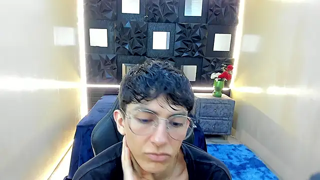 ElanGiraldo Show Webcam