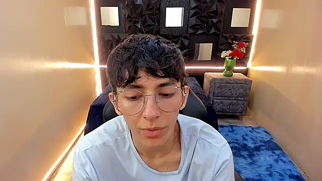 ElanGiraldo Webcam Show