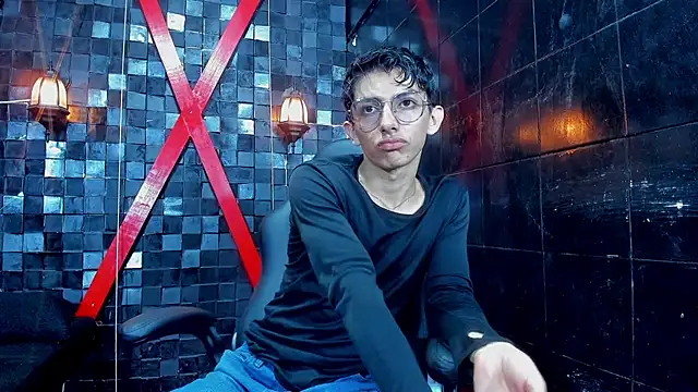 ElanGiraldo Show in webcam