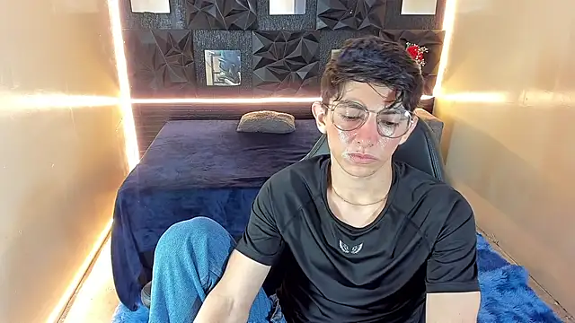ElanGiraldo's Webcam Show