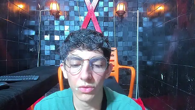 ElanGiraldo Webcam show