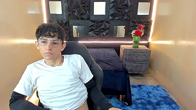 ElanGiraldo Webcam show