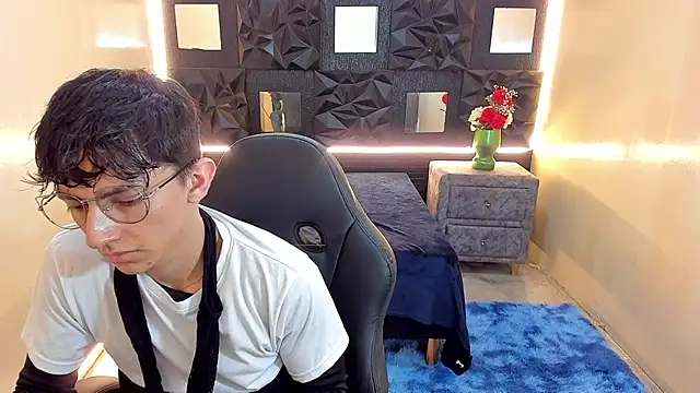 ElanGiraldo Show in webcam