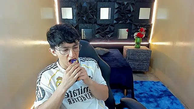 ElanGiraldo webkamerás műsora