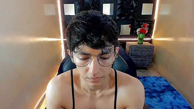 הופעת וובקאם של ElanGiraldo
