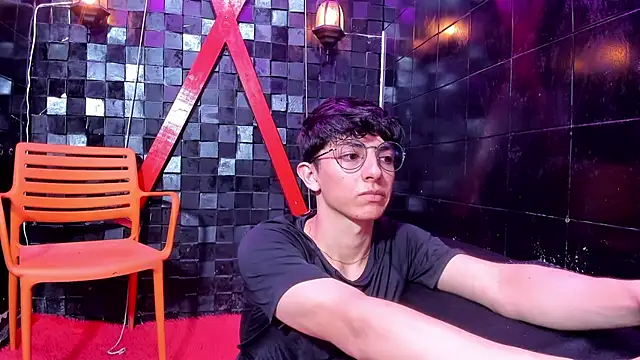 ElanGiraldo Webcam Show