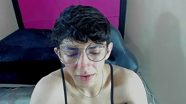 הופעת וובקאם של ElanGiraldo