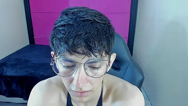 הופעת וובקאם של ElanGiraldo