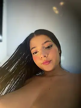 EmmiiGlow Chat XXX in diretta