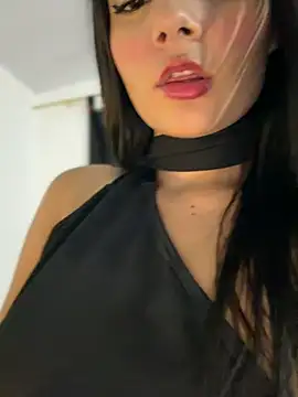 EmmiiGlow Show in webcam