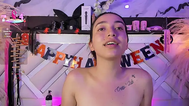 _Ashley_777n Webbikameraesitys