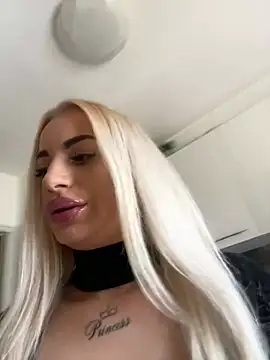 Chatroom XXX en direct de RuxyCatrina