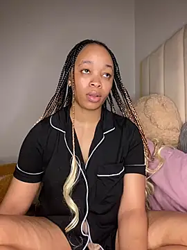 Nisha_102 Show in webcam