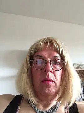 simone_xdressing's Webcam Show