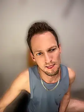 Show modela Hotcrazy235 na web-kameri