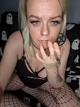 Brattylittledemonx webcam show