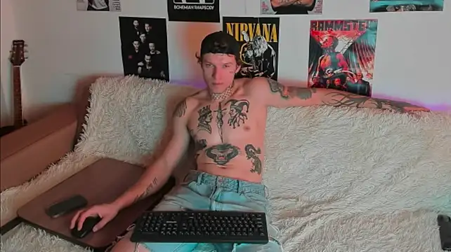 Huntall77 Show in webcam