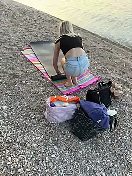 HOTLadyluna Pertunjukan Webcam