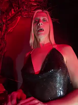 HOTLadyluna: διαδικτυακό σόου στην κάμερα
