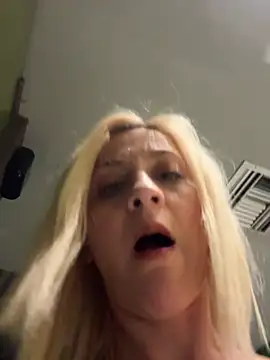 HOTLadyluna Pertunjukan Webcam