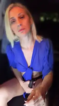 HOTLadyluna Pertunjukan Webcam
