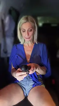 Show modela HOTLadyluna na web-kameri