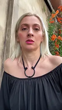 Pokazy przed kamerką – HOTLadyluna