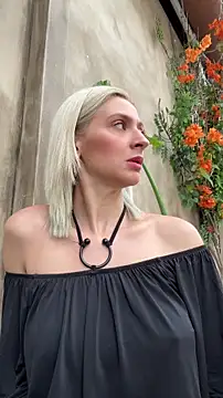 Show modela HOTLadyluna na web-kameri