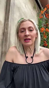 HOTLadyluna Pertunjukan Webcam