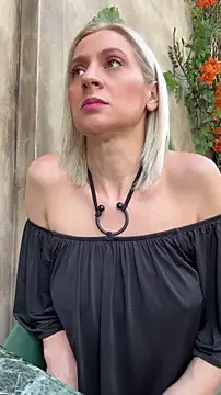 HOTLadyluna Show in webcam
