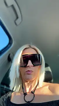 HOTLadyluna: διαδικτυακό σόου στην κάμερα