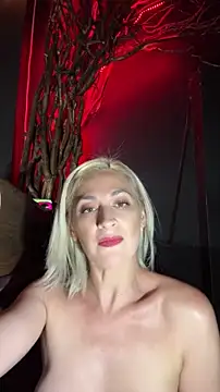 Show modela HOTLadyluna na web-kameri