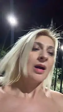 Show modela HOTLadyluna na web-kameri