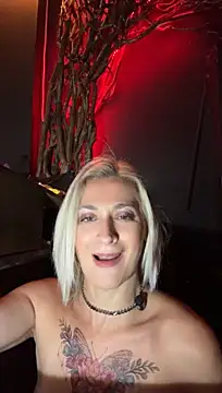 HOTLadyluna: διαδικτυακό σόου στην κάμερα
